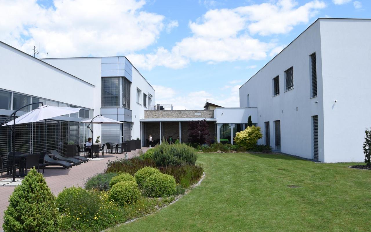 Hotel Harmony Medical & Wellness-Free Parking, 1,8Km From The Center Kroměříž Buitenkant foto