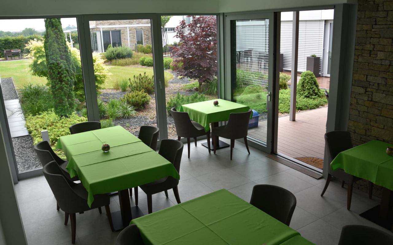 Hotel Harmony Medical & Wellness-Free Parking, 1,8Km From The Center Kroměříž Buitenkant foto