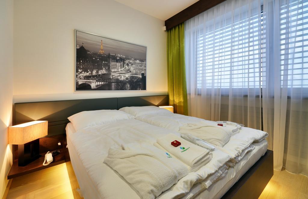 Hotel Harmony Medical & Wellness-Free Parking, 1,8Km From The Center Kroměříž Kamer foto