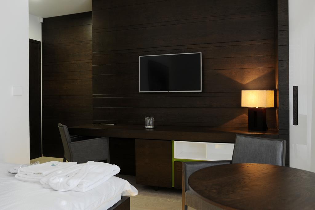 Hotel Harmony Medical & Wellness-Free Parking, 1,8Km From The Center Kroměříž Kamer foto