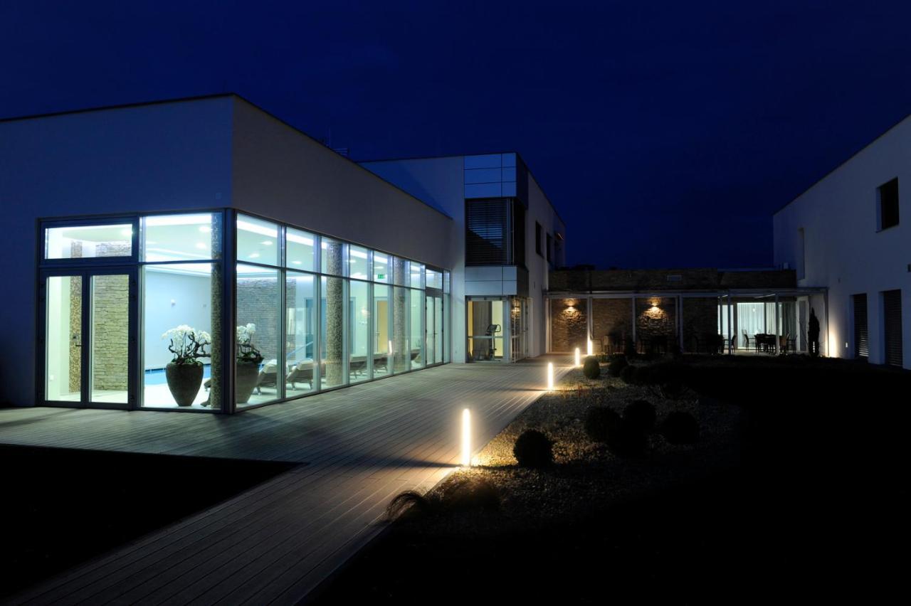 Hotel Harmony Medical & Wellness-Free Parking, 1,8Km From The Center Kroměříž Buitenkant foto